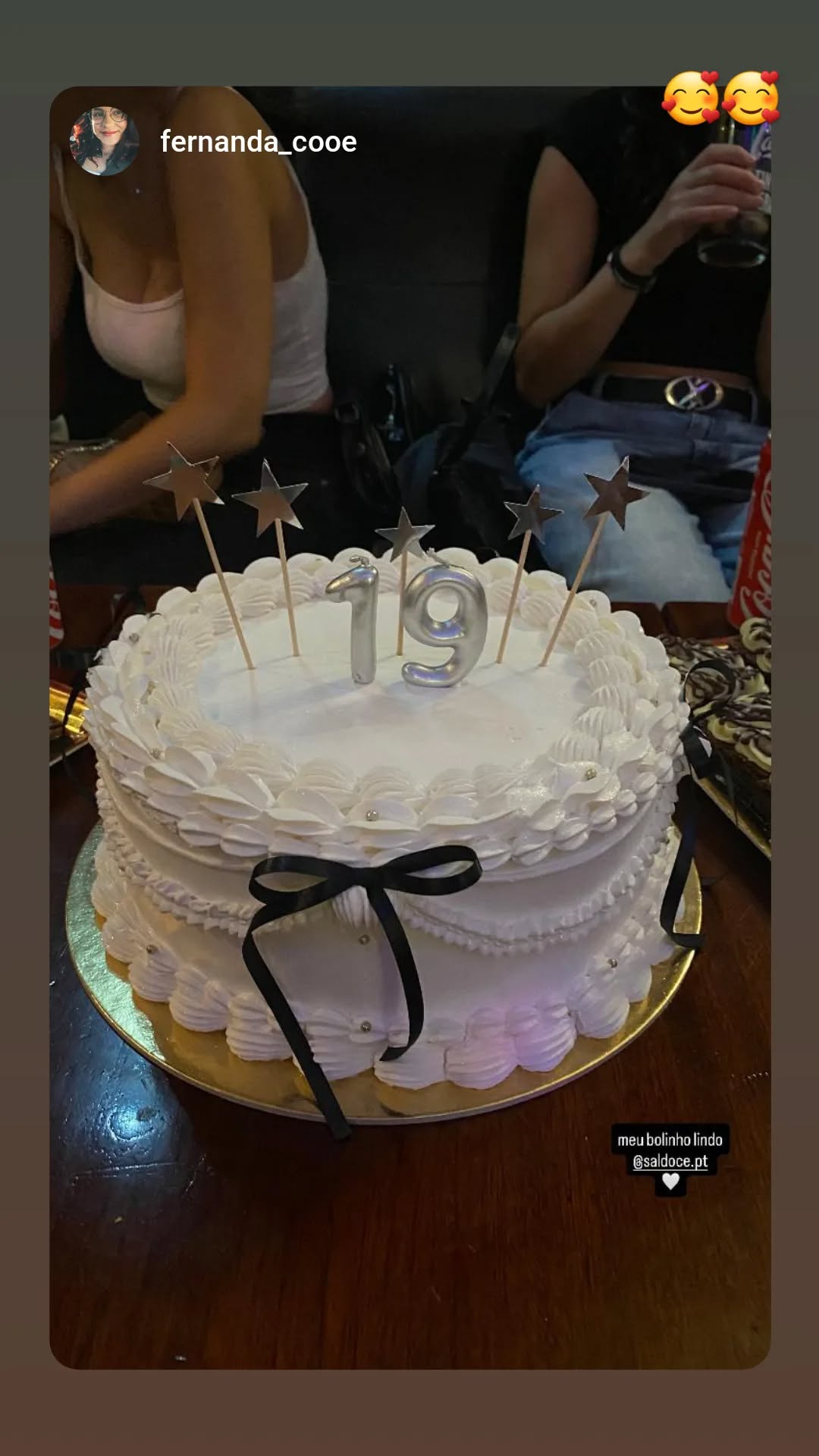 Bolo branco de aniversário