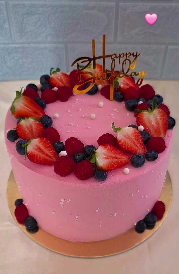 Bolo com frutos vermelhos