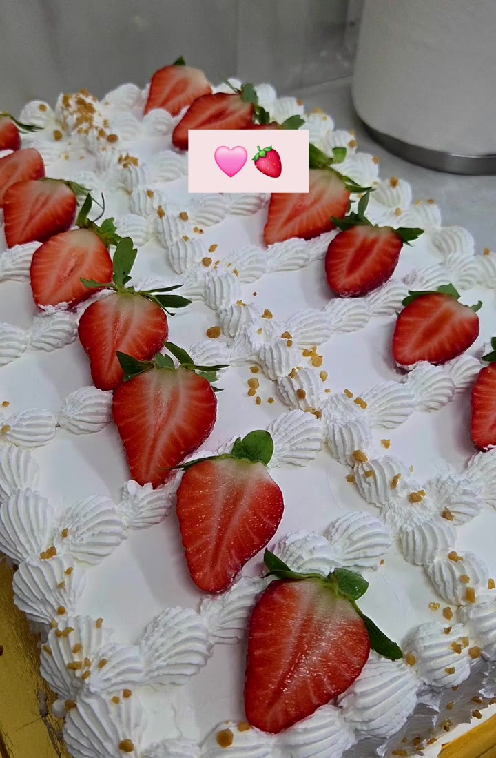 Bolo com morangos